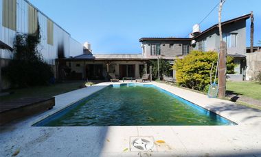 Lote con quincho, parrilla y pileta.