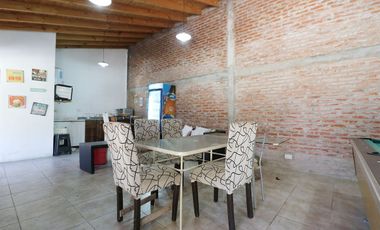 Lote con quincho, parrilla y pileta.