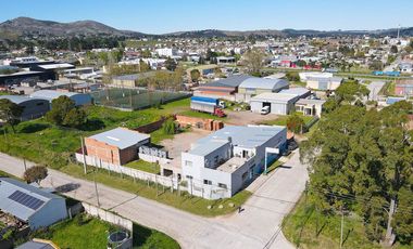 VENTA GALPONES CON CASA TANDIL
