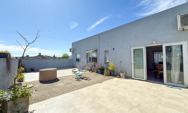 VENTA GALPONES CON CASA TANDIL