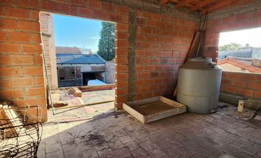 VENTA CASA 3 AMBIENTES EN LANÚS CON COCHERA