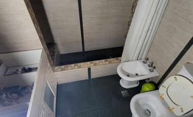 VENTA CASA 3 AMBIENTES EN LANÚS CON COCHERA