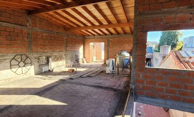 VENTA CASA 3 AMBIENTES EN LANÚS CON COCHERA