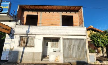 VENTA CASA 3 AMBIENTES EN LANÚS CON COCHERA