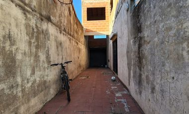VENTA CASA 3 AMBIENTES EN LANÚS CON COCHERA