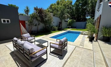 LOTE CON QUINCHO,BAÑO Y PILETA EN LOMAS DE ZAMORA