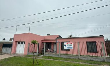 VENTA DE CASA SOBRE ESQUINA - PILAR