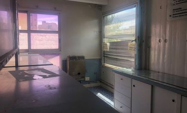 Consultorio-oficina en alquiler a mts Est. Lanús E