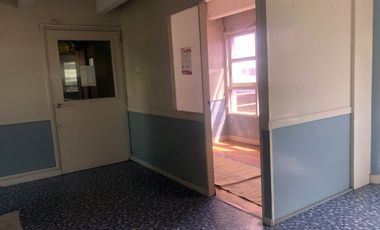 Consultorio-oficina en alquiler a mts Est. Lanús E