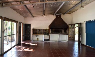 QUINTA EN VENTA SOBRE LOTE 10000 M2 - GUERNICA