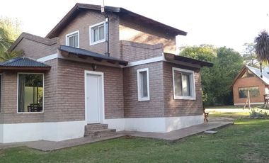 VENTA 2  CASAS EN VILLA VENTANA SOBRE AMPLIO LOTE