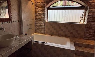 VENTA CASA 5 AMB PILETA COCHERA JARDIN BERAZATEGUI