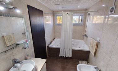 CASA EN VENTA SICARDI 2 DORMITORIOS PILETA