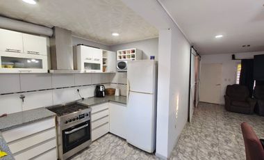 CASA EN VENTA SICARDI 2 DORMITORIOS PILETA