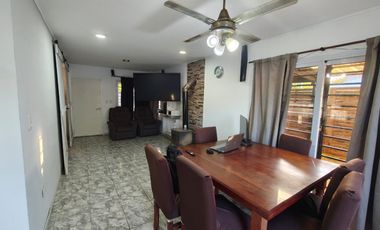 CASA EN VENTA SICARDI 2 DORMITORIOS PILETA