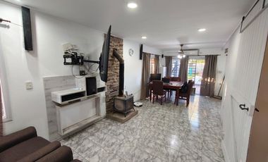 CASA EN VENTA SICARDI 2 DORMITORIOS PILETA