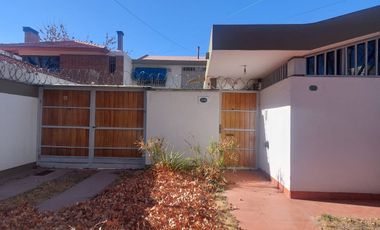 CASA EN ALQUILER (APTA USO COMERCIAL)PERITO MORENO