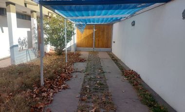 CASA EN ALQUILER (APTA USO COMERCIAL)PERITO MORENO