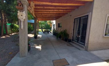VENTA DE CASA CON  PILETA RODEO DEL MEDIO MAIPU