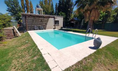 VENTA DE CASA CON  PILETA RODEO DEL MEDIO MAIPU