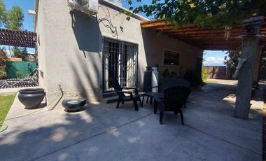 VENTA DE CASA CON  PILETA RODEO DEL MEDIO MAIPU
