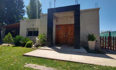 VENTA DE CASA CON  PILETA RODEO DEL MEDIO MAIPU