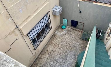 CASA EN VENTA 5 AMB. A MTRS. DE AVENIDA 25 DE MAYO