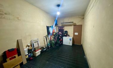 CASA EN VENTA 5 AMB. A MTRS. DE AVENIDA 25 DE MAYO