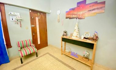 CASA EN VENTA 5 AMB. A MTRS. DE AVENIDA 25 DE MAYO