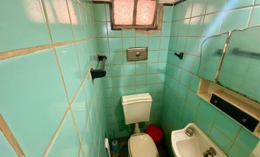 CASA EN VENTA 5 AMB. A MTRS. DE AVENIDA 25 DE MAYO
