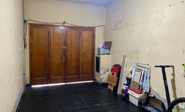 CASA EN VENTA 5 AMB. A MTRS. DE AVENIDA 25 DE MAYO