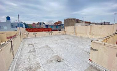 CASA EN VENTA 5 AMB. A MTRS. DE AVENIDA 25 DE MAYO