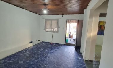 VENTA CASA 4 AMB -PATIO-JARDIN-GARAGE-MALVINAS ARG