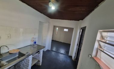 VENTA CASA 4 AMB -PATIO-JARDIN-GARAGE-MALVINAS ARG