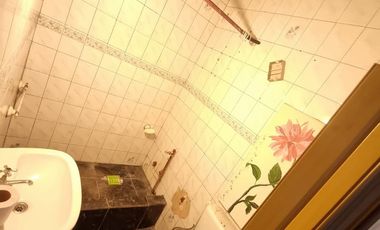 VENTA CASA 4 AMB -PATIO-JARDIN-GARAGE-MALVINAS ARG
