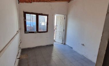 VENTA CASA 4 AMB -PATIO-JARDIN-GARAGE-MALVINAS ARG