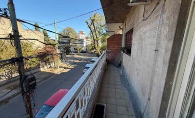CASA 4 AMBIENTES CON TERRAZA Y GARAGE/LOCAL