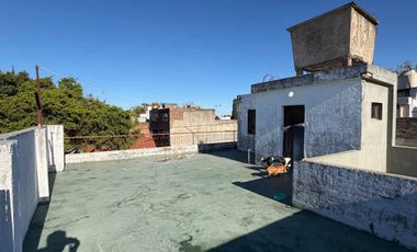 CASA 4 AMBIENTES CON TERRAZA Y GARAGE/LOCAL