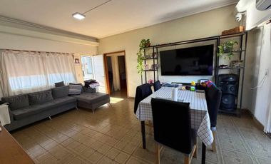 CASA 4 AMBIENTES CON TERRAZA Y GARAGE/LOCAL