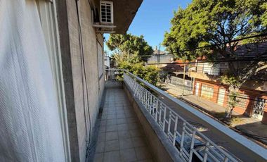 CASA 4 AMBIENTES CON TERRAZA Y GARAGE/LOCAL