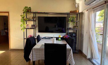 CASA 4 AMBIENTES CON TERRAZA Y GARAGE/LOCAL