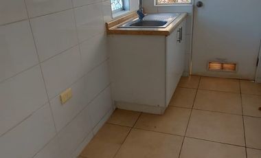 ARRIENDO CASA CONDOM 3 DORM 2 BAÑOS