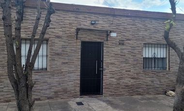 CASA 4 AMBIENTES VENTA EN LOMAS DE ZAMORA