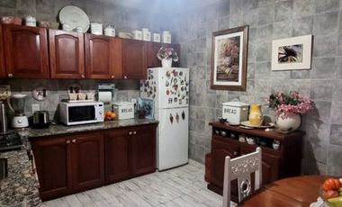 CASA 4 AMBIENTES VENTA EN LOMAS DE ZAMORA