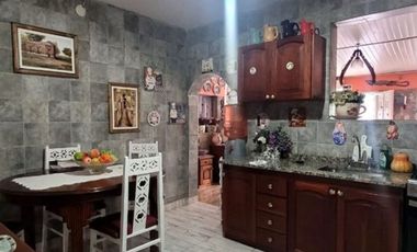 CASA 4 AMBIENTES VENTA EN LOMAS DE ZAMORA