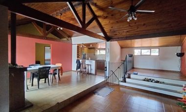CHALET 8 AMBIENTES EN VENTA EN ADROGUE CON PARQUE