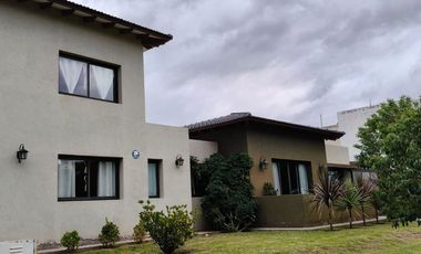 EXCLUSIVA CASA BARRIO TERRUÑOS ARAOZ 2