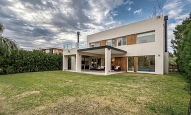 VENTA CASA 7 AMB LAGOS DEL NORTE A LA LAGUNA