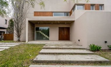 VENTA CASA 7 AMB LAGOS DEL NORTE A LA LAGUNA