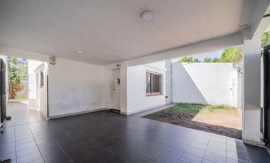 Casa Refacc. Beccar 4 Amb Jardín Galería Cochera.